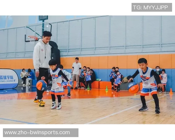 小学篮球课:培养孩子团队合作精神与身体素质的快乐运动体验 小学篮球课:培养孩子团队合作精神与身体素质的快乐运动体验